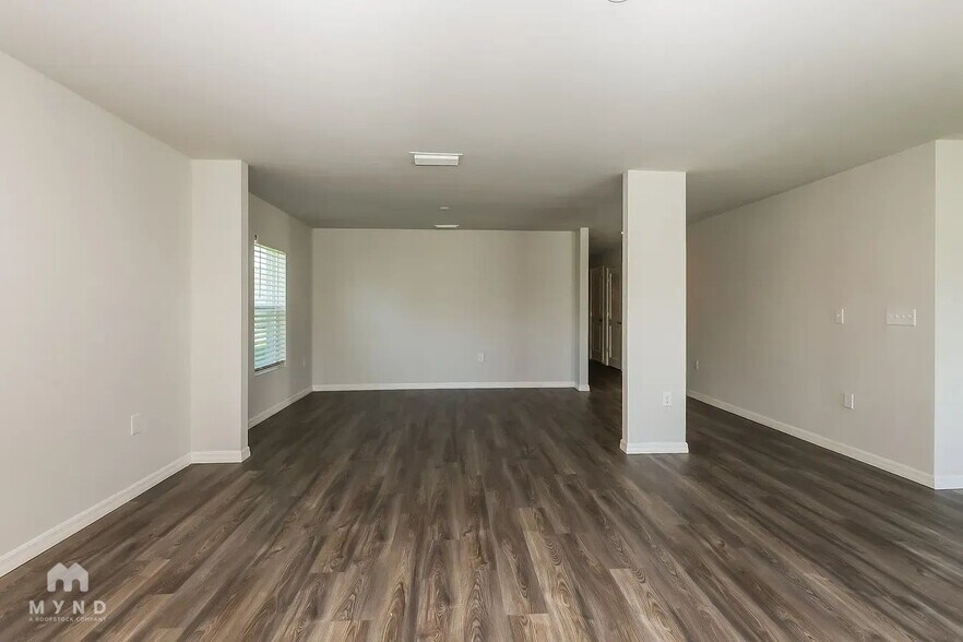 Building Photo - 28257 Chinquapin Dr