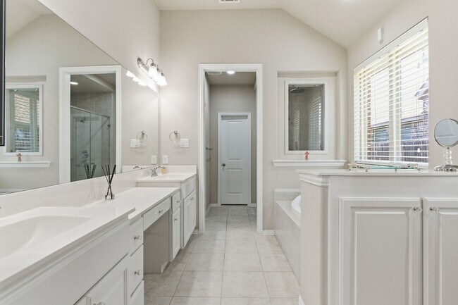 Building Photo - 17014 Wellinghoff Ct