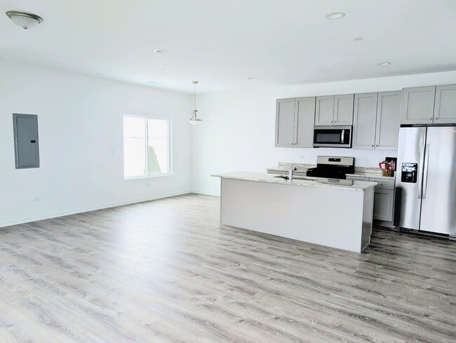 Building Photo - 1241 Gillespie Ln