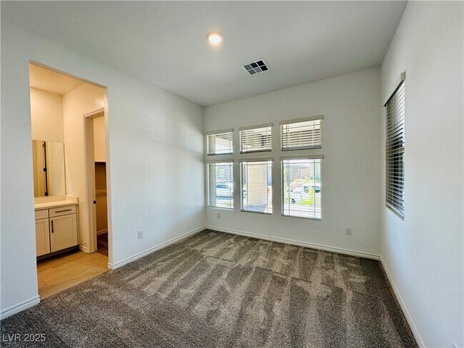 Building Photo - 981 Woodburn Ln