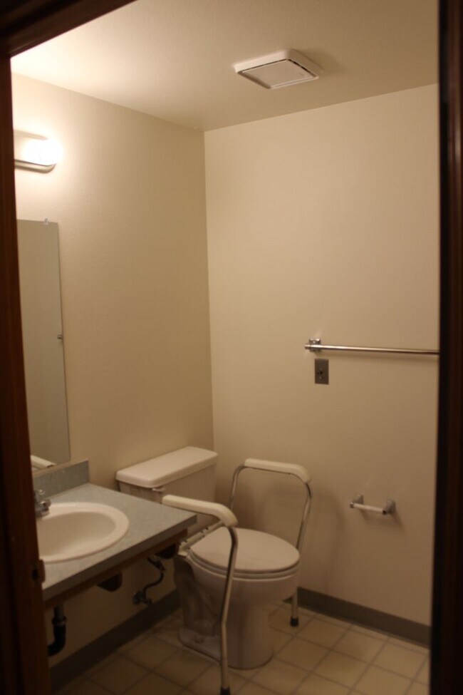 Building Photo - Adult Foster Care Home