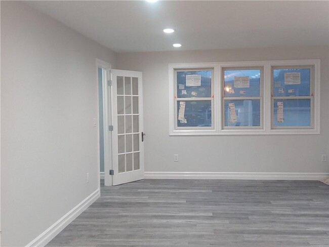 Building Photo - 7 Hemlock St