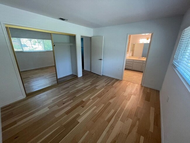 Building Photo - Beautiful 55+ home in the Seven Oaks Community!