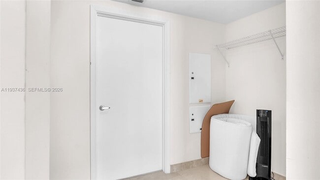 Building Photo - 1750 N Bayshore Dr