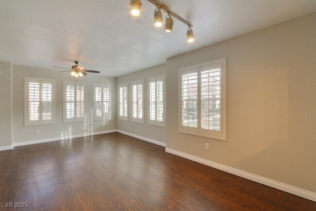 Building Photo - 10550 W Alexander Rd
