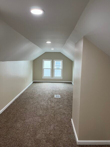 Building Photo - 4023 Valley View Dr