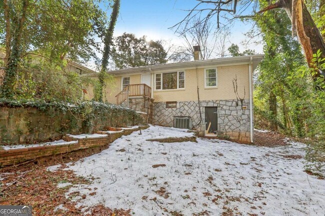 Building Photo - 1840 Camellia Dr