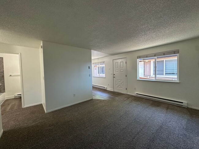 Building Photo - L994