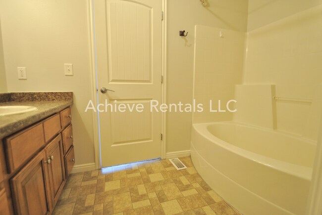 Building Photo - 462 W 1490 N