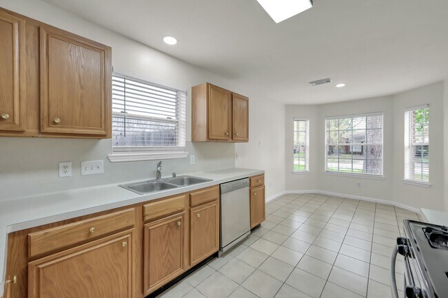 Building Photo - 28715 Fox Lynn Dr