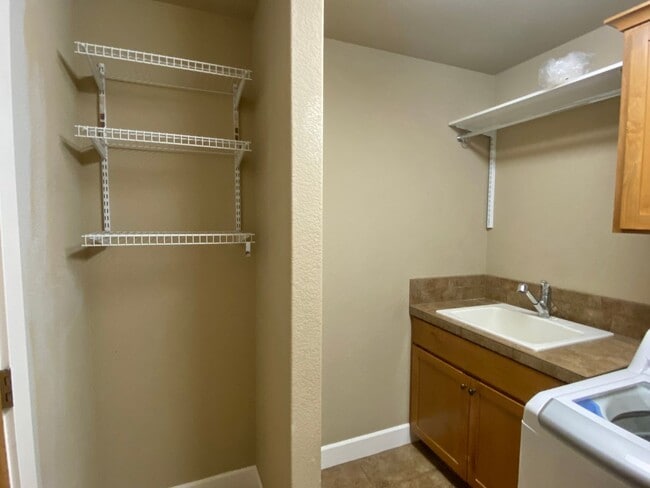 Building Photo - Northwest Crossing Gem! Bonus Office and Family Room