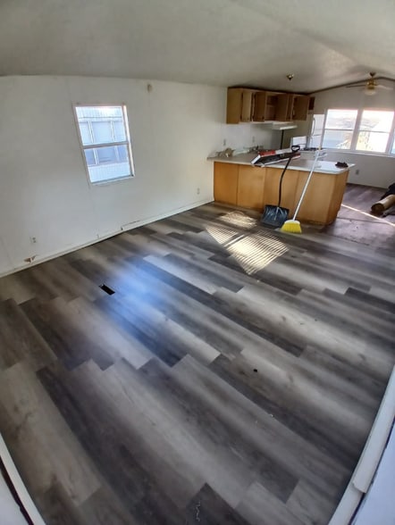 Building Photo - 905 W 37th Ave