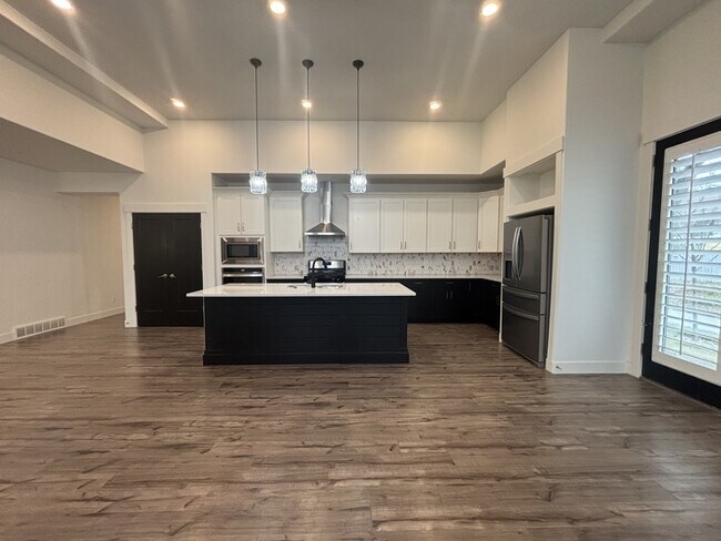 Building Photo - 6153 W Poplar View Dr