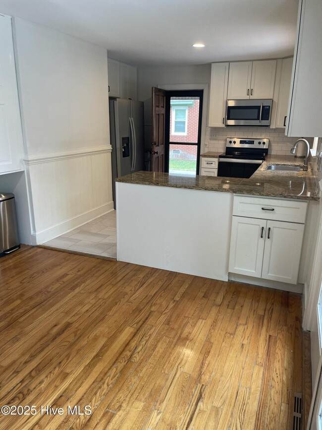 Building Photo - 2417 Slay Dr