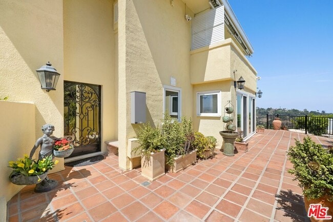 Building Photo - 1244 Stradella Rd