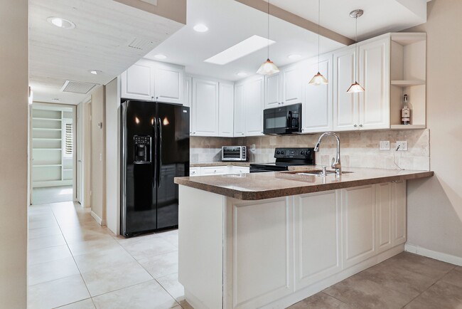 Building Photo - 73895 Saquaro Ct