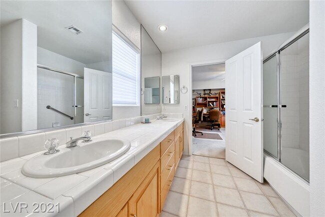Building Photo - 2229 Fiero Dr