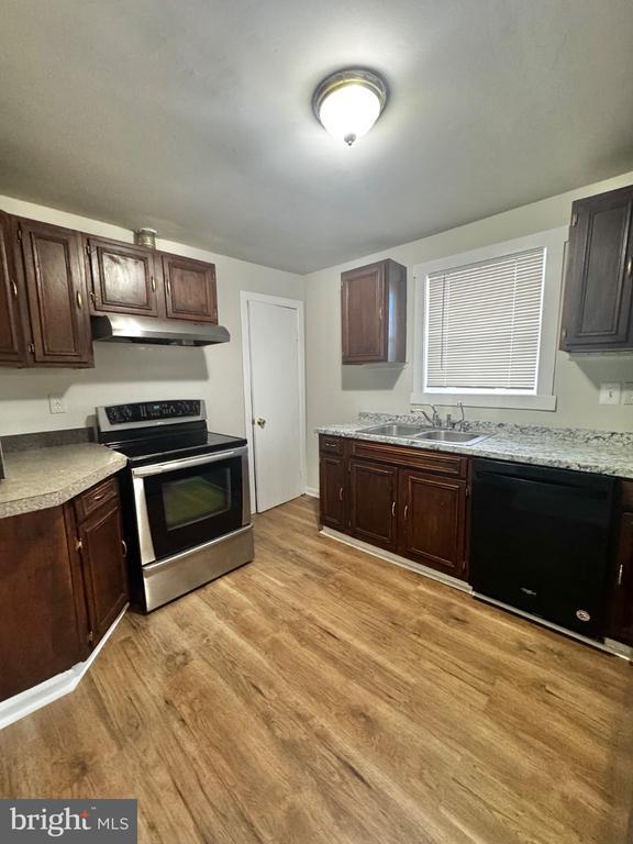 Building Photo - 18312 Chestnut Dr