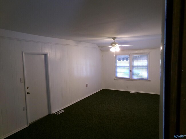Building Photo - 409 Marsheutz Ave SW