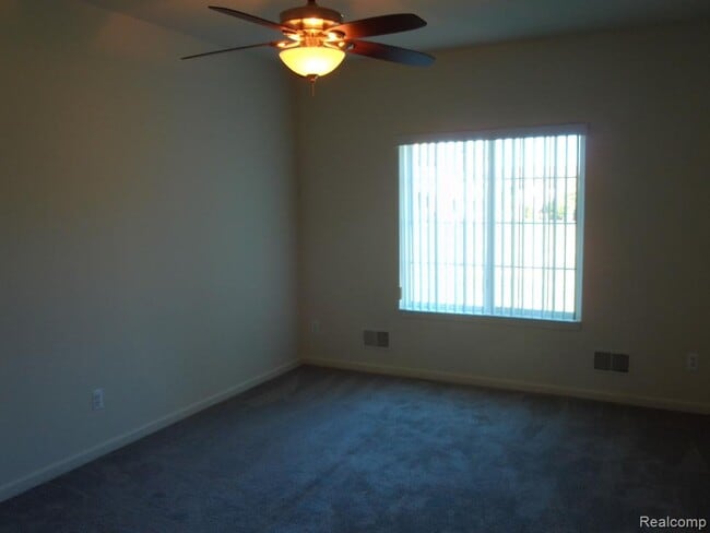 Building Photo - 2009 Monarch Dr