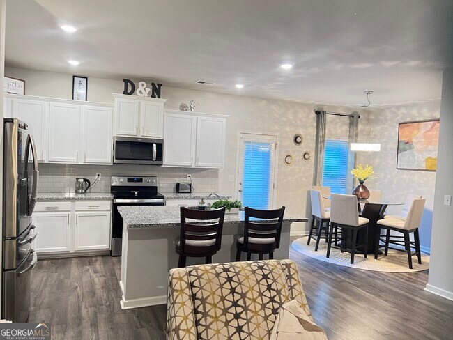 Building Photo - 1775 Labonte Pkwy