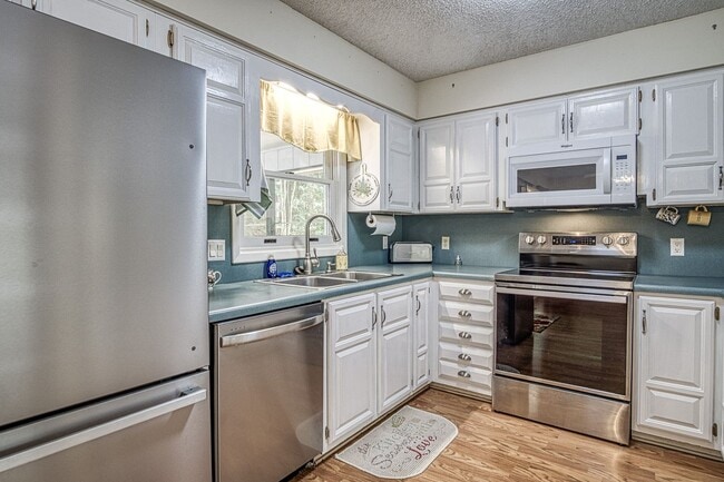 Building Photo - Central Hot Springs Village/Home/Unfurnished
