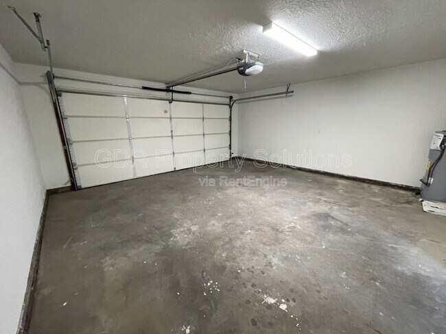 Building Photo - 520 Ortiz Dr NE