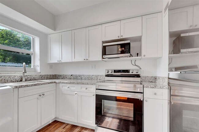 Building Photo - 7701 SW 55th Ave