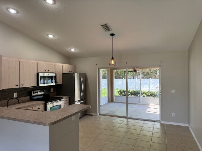 Building Photo - 3928 Champagne Ave