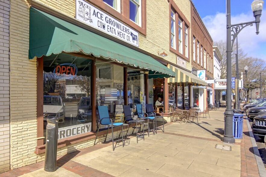 Building Photo - 48 Clark St