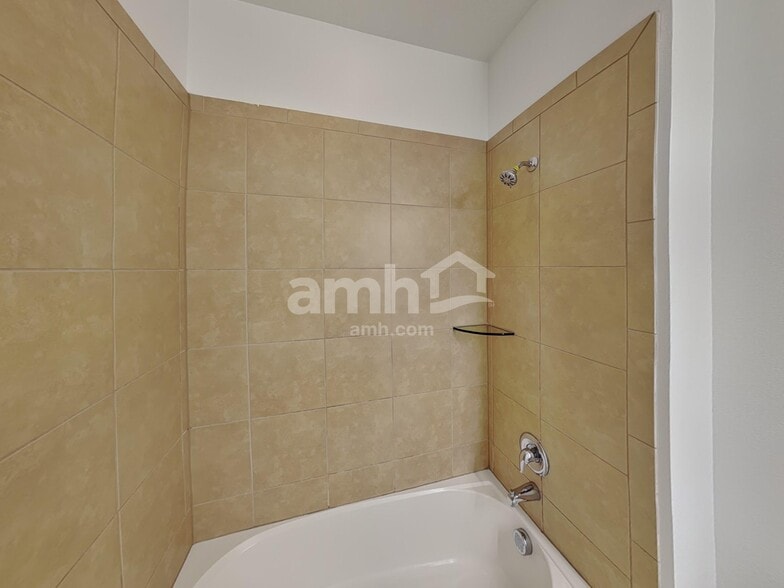 Building Photo - 1838 Castleton Dr