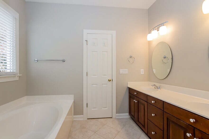 Building Photo - 9424 Arborview Ct