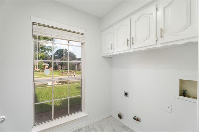 Building Photo - 801 Meadowgate Dr