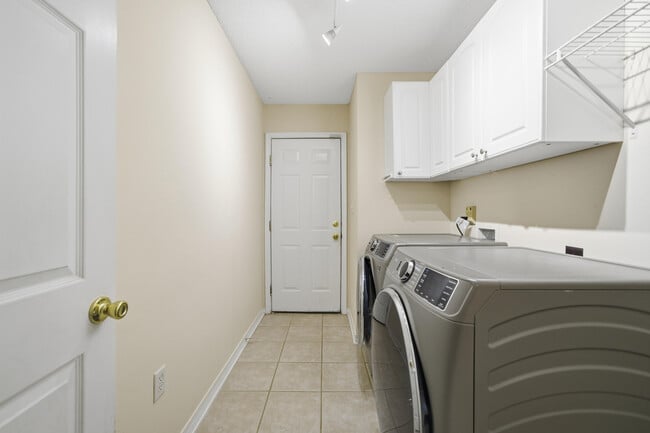 Building Photo - 2490 Pepper Dr