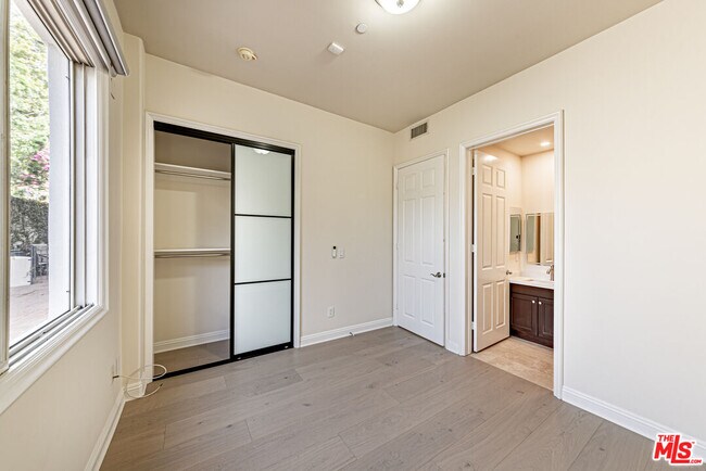 Building Photo - 143 N Arnaz Dr