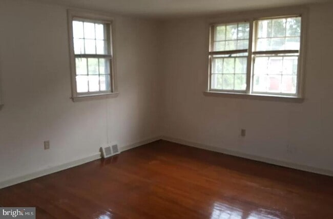 Building Photo - 20 St Albans Ave