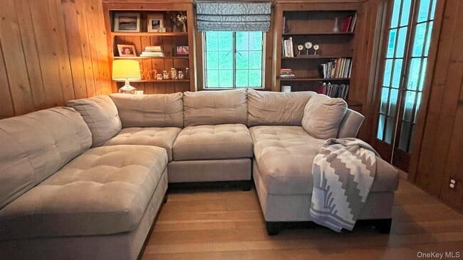 Building Photo - 8 Holly Ln