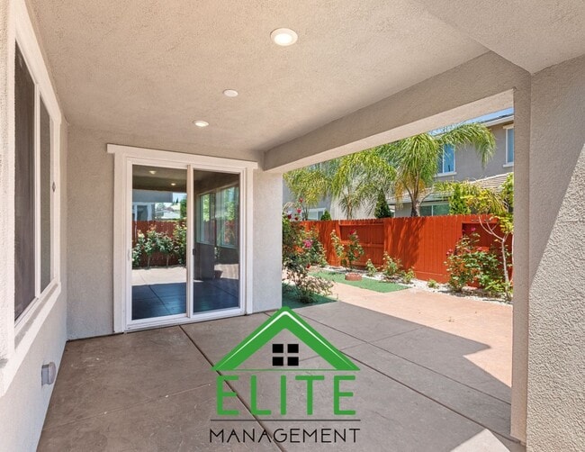 Building Photo - **Modern single-family residence in the hi...