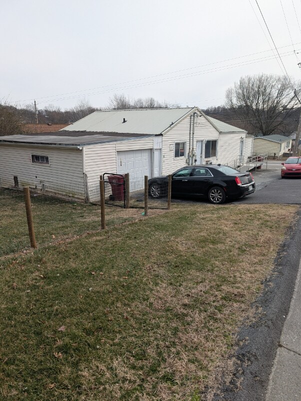 Building Photo - 1001 E Main St