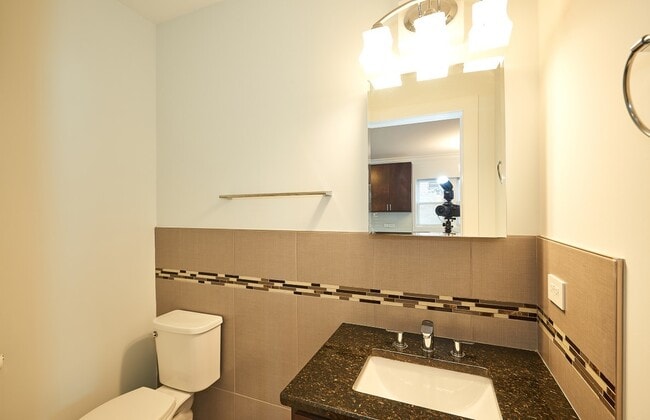 Building Photo - 6134 N Washtenaw Ave