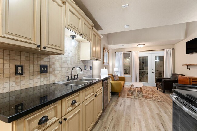 Building Photo - Unfurnished or Furnished 2 bedroom 2 bath Condo/Apartment in a Gated Community,  Blue Eye, MO,  N...
