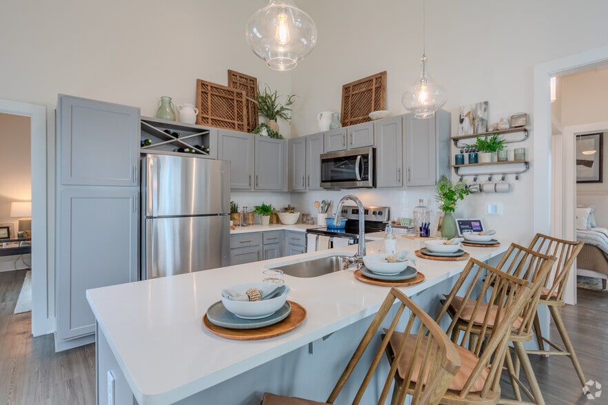 2BR, 2BA - 1088SF Birch - Kitchen - The Cottages at Riverlights