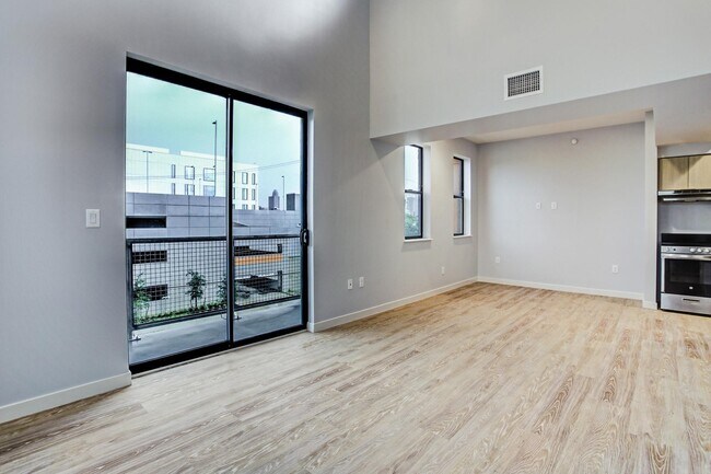 Building Photo - 3113 St Charles St