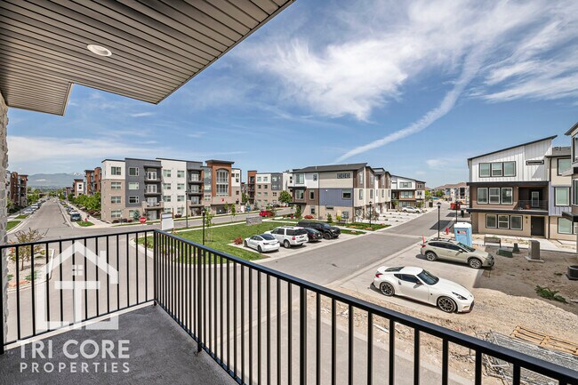 Building Photo - 140 E Lavalle-