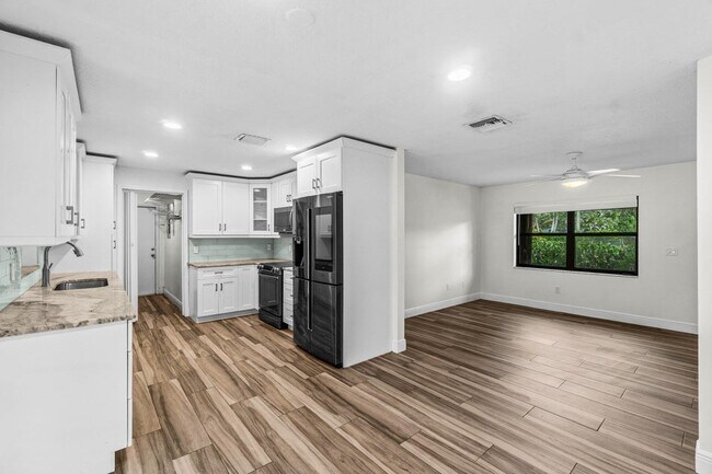 Building Photo - 5282 2nd Rd