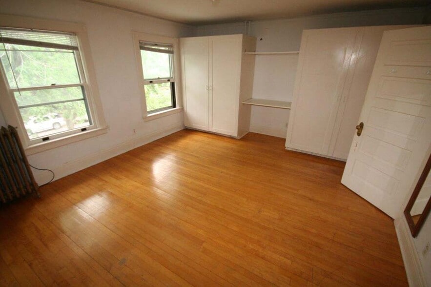 Building Photo - 1076 Ashland Ave