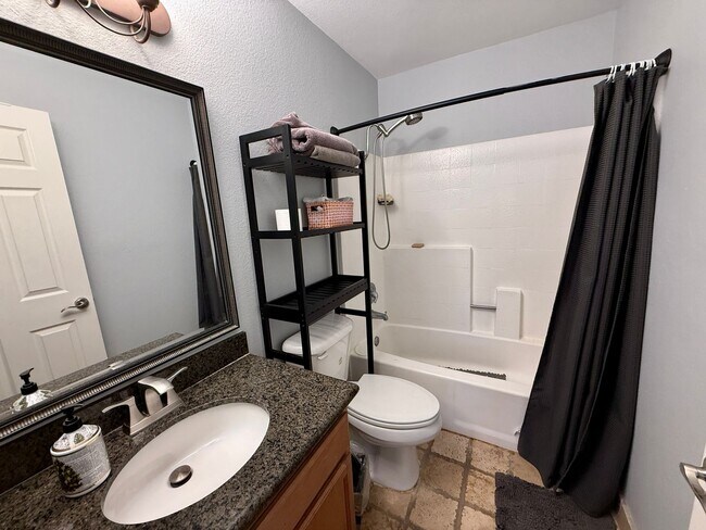 Building Photo - Spacious and Modern 2BR Condo in UTC, San Diego