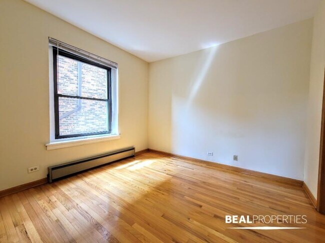 Building Photo - 1 bedroom in CHICAGO IL 60657