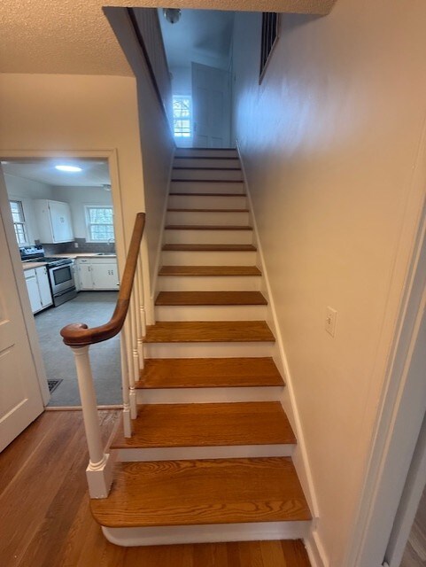 Building Photo - 510 Las Lomas Dr