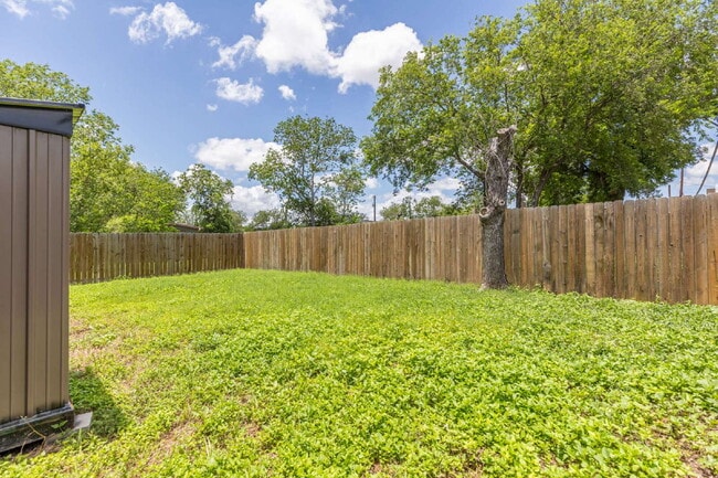 Building Photo - 479 Corliss